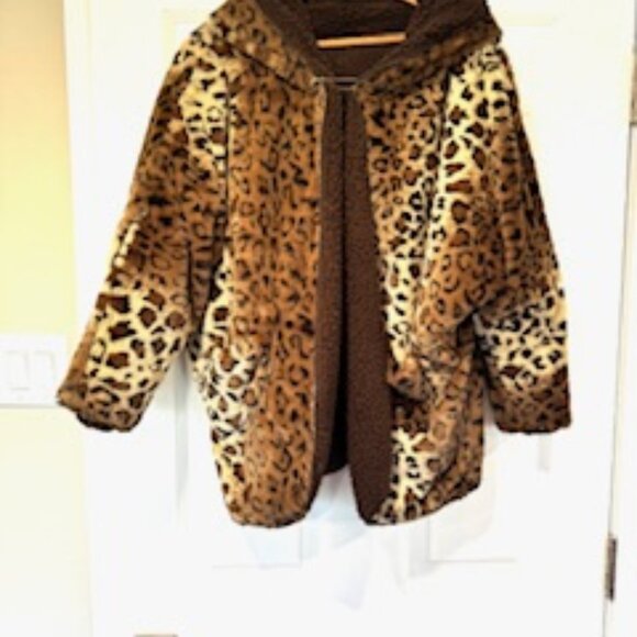 Unique Reversible Animal Print Cloak - Picture 5 of 5